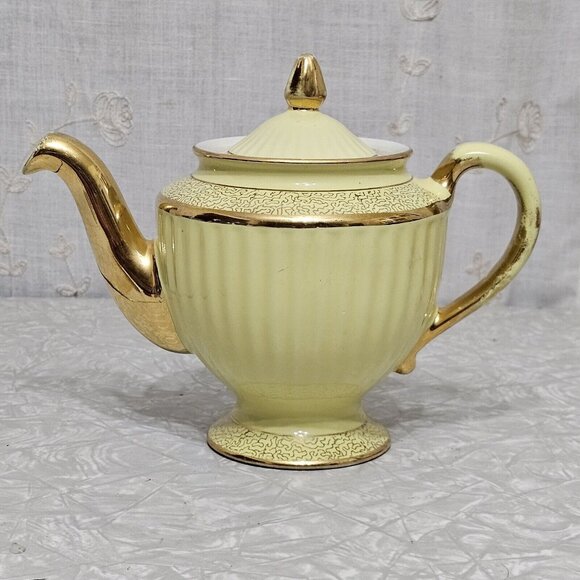 Hall Other - HALL Yellow Pottery Teapot #099S heavy gold trim 6-cup Vtg collectible USA